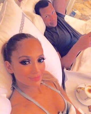 <b>3. Glam.</b> En febrero pasado pusieron a todo el mundo a suspirar tras compartir este plácido amanecer juntos. Las mujeres, sobre todo, morían de envidia al verla con ese maquillaje tan perfecto en las primeras horas de la mañana.