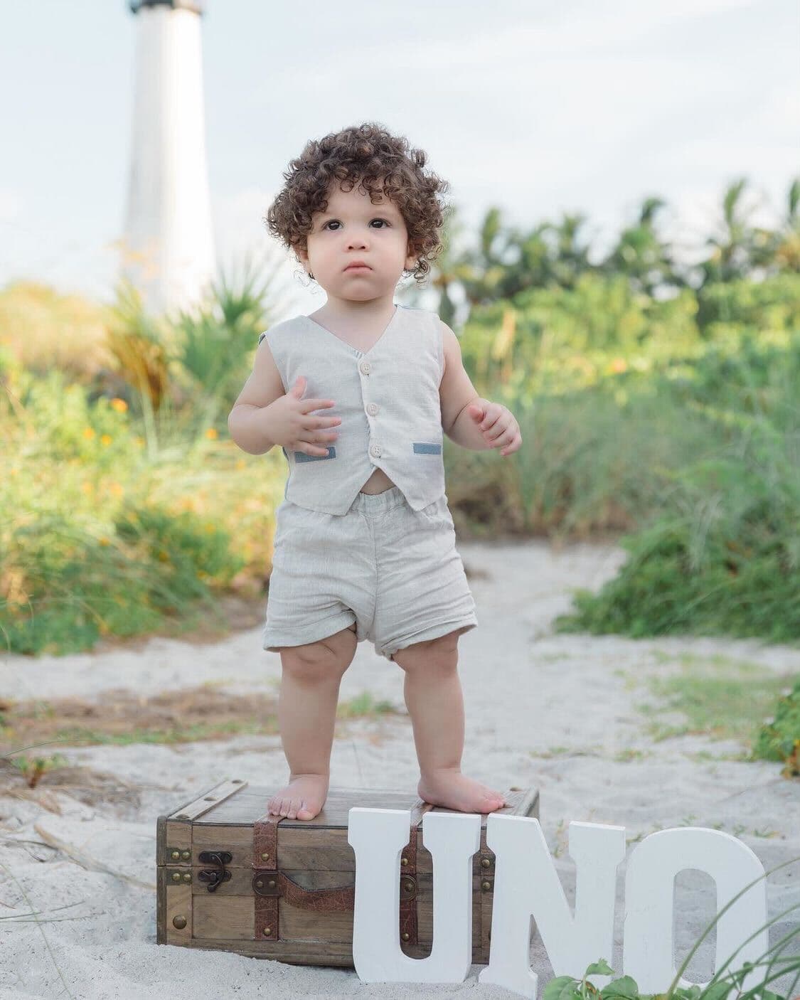 "Has traído a nuestras vidas mucha felicidad @gennarozampogna. Nuestra casa se iluminó el triple con tu llegada. Verte crecer día a día es presenciar un milagro", agregó la dominicana.