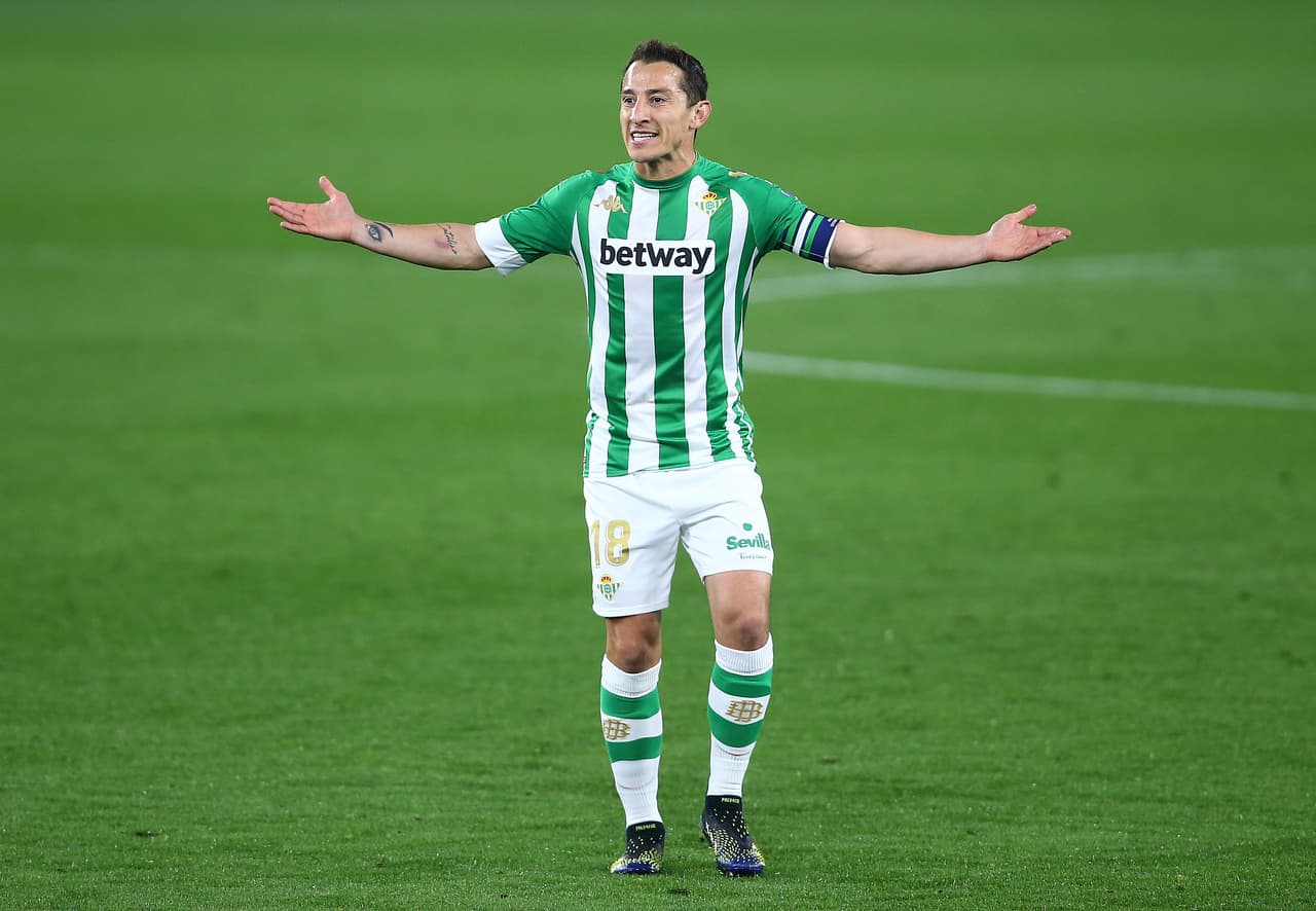 Guardado sigue sin ser inscrito por Betis con todo y contrato