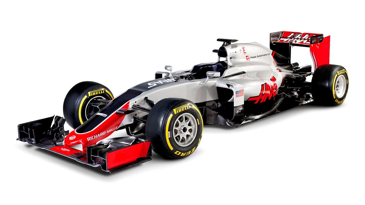 El Haas F1 Team es el equipo más joven de toda la grilla, dado que transita su primera temporada. Esta escudería estadounidense es propiedad de Gene Haas, un reconocido constructor en su país. Su decoración es gris, roja y negra. Lleva el mismo motor Ferrari 059/5 que las Ferrari y los Sauber.