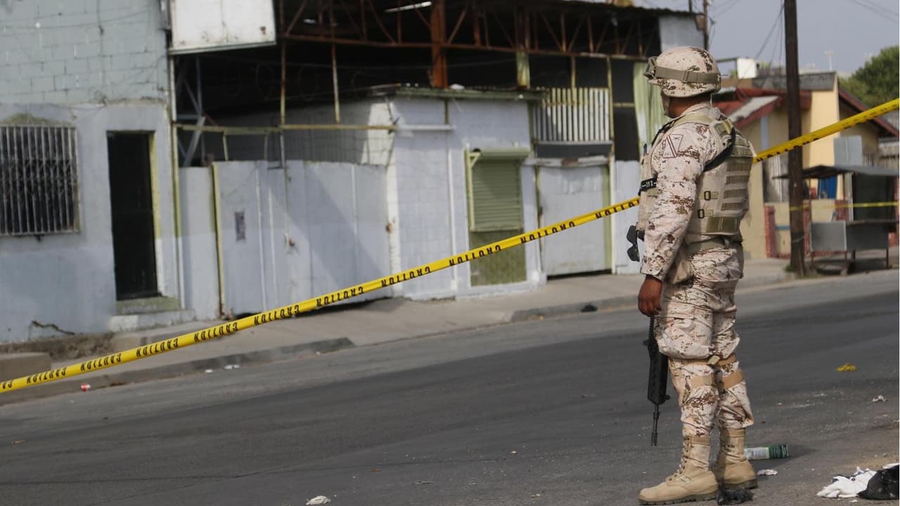 Arrestan a 5 personas que supuestamente construían un 'narcotúnel' en Tijuana