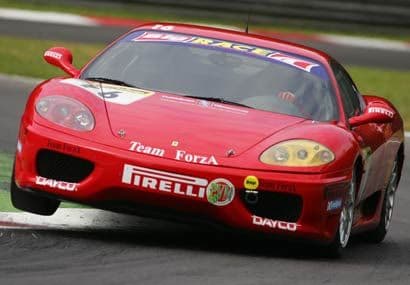 El 360 tiene 90 caballos de fuerza menos que el 430, pero puede mantenerle el ritmo.