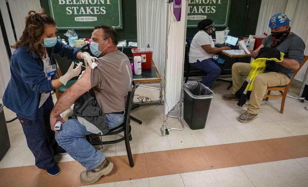 Casi dos tercios de los neoyorquinos están completamente vacunados