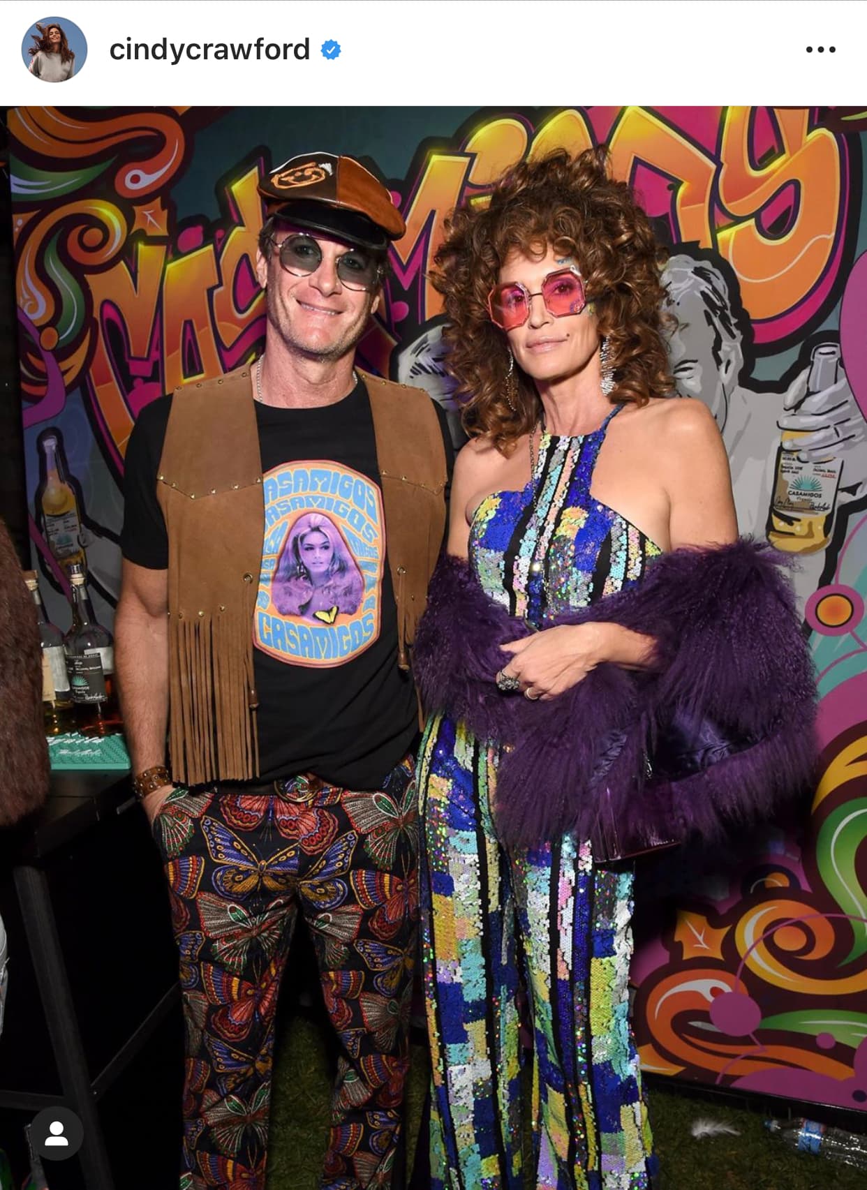 Su marido, Rande Gerber, coordinó su disfraz con el de Crawford. De acuerdo con el 
<b><a href="https://www.dailymail.co.uk/tvshowbiz/article-7616033/Cindy-Crawford-husband-Rande-Gerber-channel-60s-Casamigos-Halloween-Party.html" target="_blank">Daily Mail</a></b>
<a href="https://www.dailymail.co.uk/tvshowbiz/article-7616033/Cindy-Crawford-husband-Rande-Gerber-channel-60s-Casamigos-Halloween-Party.html" target="_blank">,</a> la pareja asistió el pasado viernes a una fiesta en Beverly Hills, patrocinada por una marca de tequila.