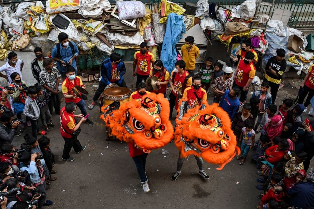 India también vive la celebración del año nuevo lunar. Este es un desfile de la comunidad china de 
<b>Calcuta</b>.