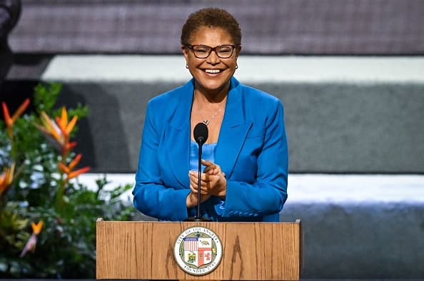  Karen Bass: estado de emergencia por los indigentes y otras claves del discurso de la nueva alcalde de Los Ángeles