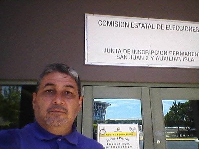 El ufólogo Reinaldo Ríos realiza en la CEE el proceso para optar a la candidatura a la gobernación 