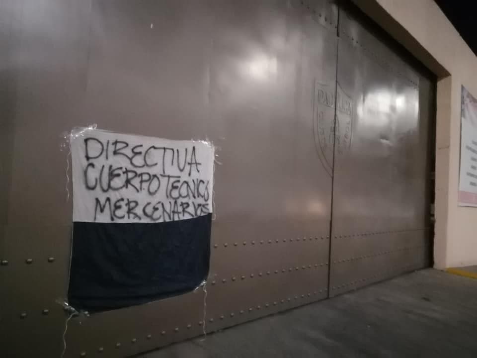 Mantas alrededor del Estadio Hidalgo piden cambio a la directiva, pues se encuentran en último lugar de la tabla de la Liga MX. Ya es la fecha 6 del torneo Clausura 2021 y los 'Tuzos' no han visto la victoria, acumulan 2 puntos de los 18 posibles y sólo tienen dos goles anotados.