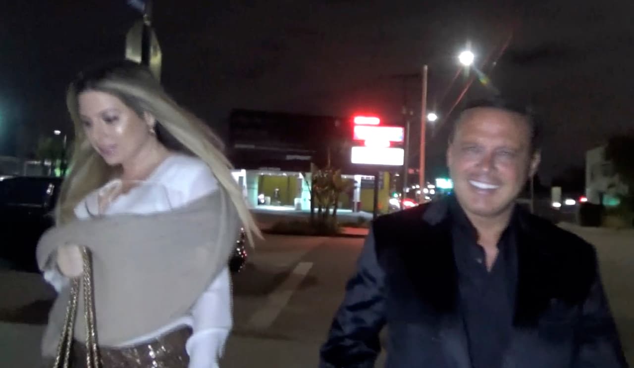 Luis Miguel fue captado con una misteriosa rubia en Los Ángeles la semana del 9 de abril de 2017, levantando rumores de otra conquista más.