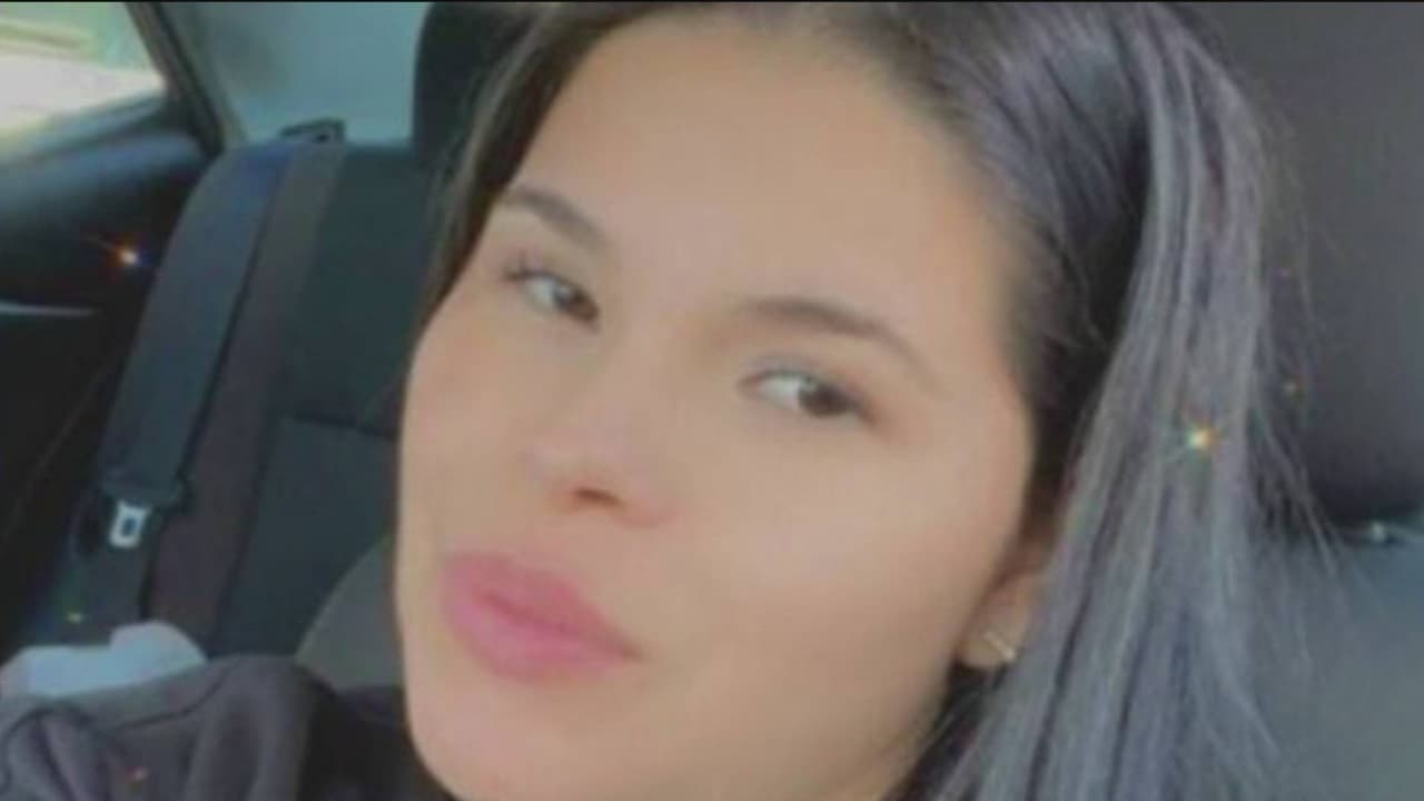 Un tiroteo ocurrido en un bar en la comunidad de Pájaro acabó con la vida de Carolina Martínez, una colombiana que trabajaba como mesera en el lugar y que había llegado a Estados Unidos huyendo de la violencia. “Ella estaba aquí para darle un mejor futuro a sus hijas”, dice la hermana de la víctima, quien ahora exige justicia.