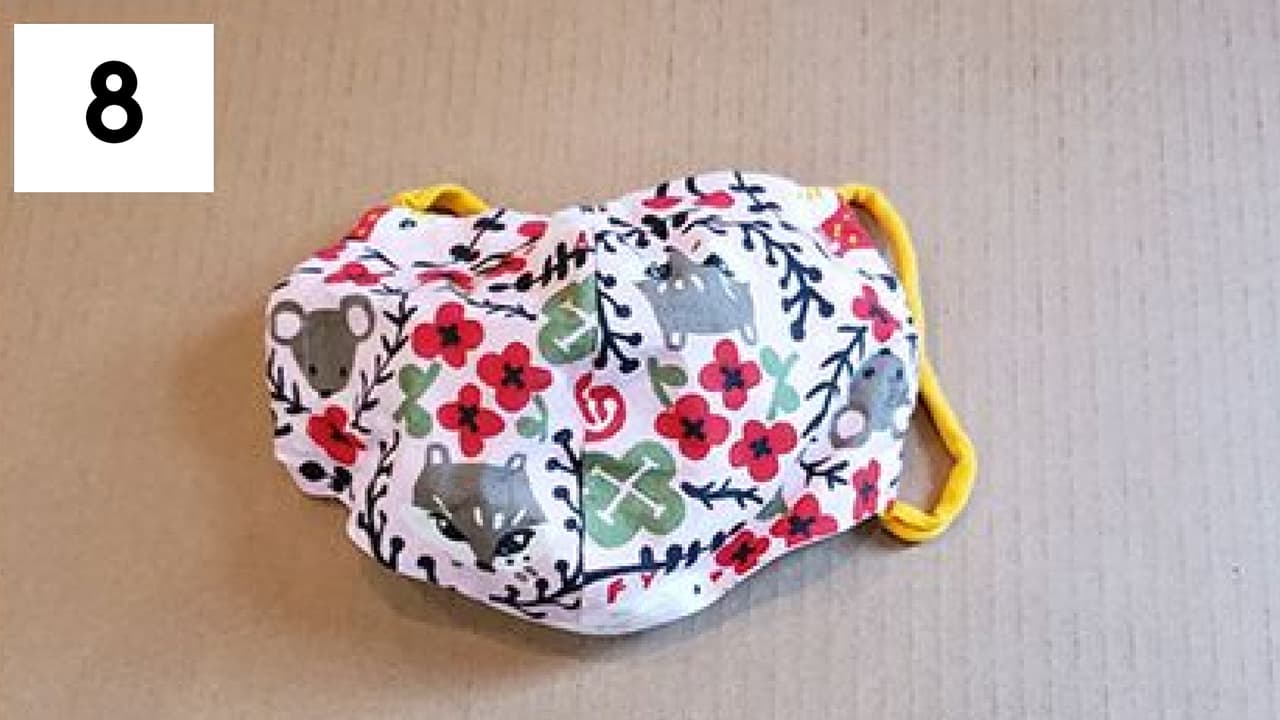 <b>Mascarilla casera “Olson”: </b>Realizada con tela de algodón, el modelo de mascarilla “Olson” es usado para realizar tapabocas caseros. 
<a href="https://www.univision.com/noticias/salud/coronavirus-esta-guia-visual-te-muestra-como-hacer-mascarillas-caseras">Aquí te explicamos el paso a paso.</a>