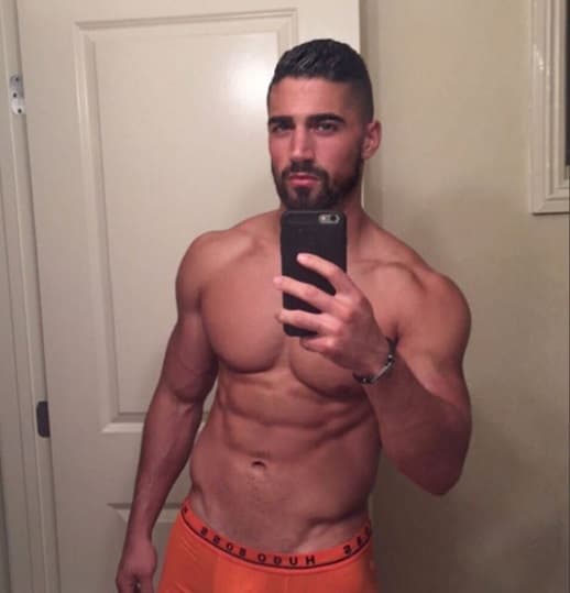 El musculoso jugador Sebastian Lletget ha acaparado todas las miradas no sólo por su relación con Becky, también por su galanura.