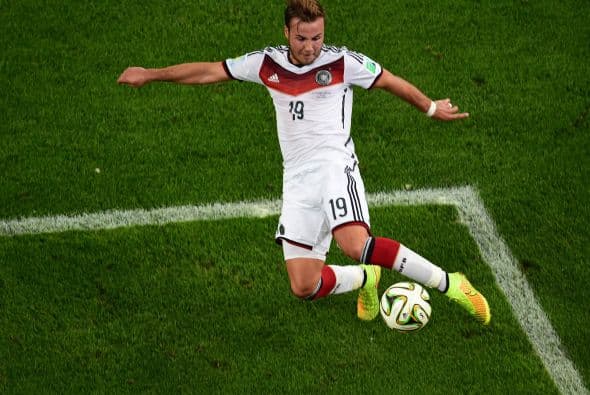 Götze subastará el zapato con el que anotó el gol ante Argentina en Brasil 2014