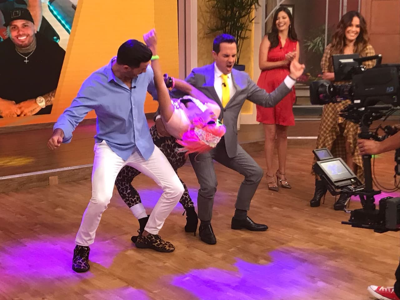 El cierre estuvo fenomenal. 'La exótica' terminó su coreografía de esta manera.