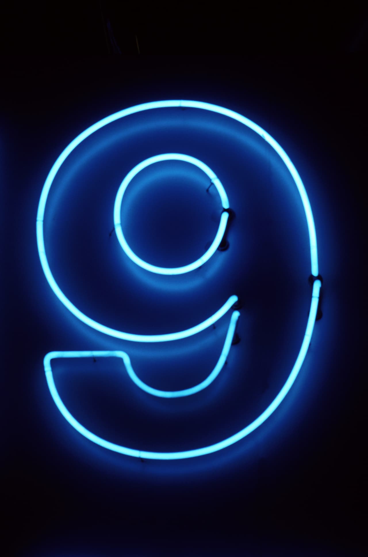 Aquellos cuyo día de nacimiento suma NUEVE. O sea, quienes nacieron el 9, 18, 27 de cualquier mes.