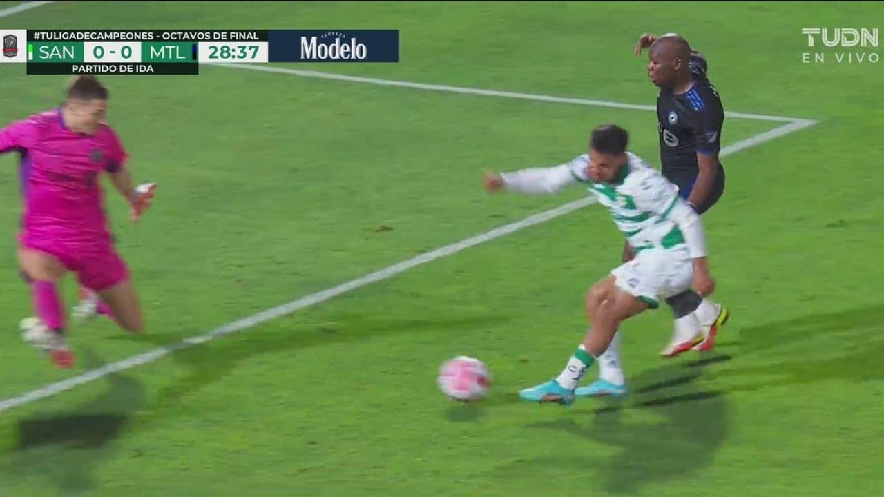 ¡Dos veces y no pudo! ‘Mudo’ Aguirre deja ir el primero de Santos