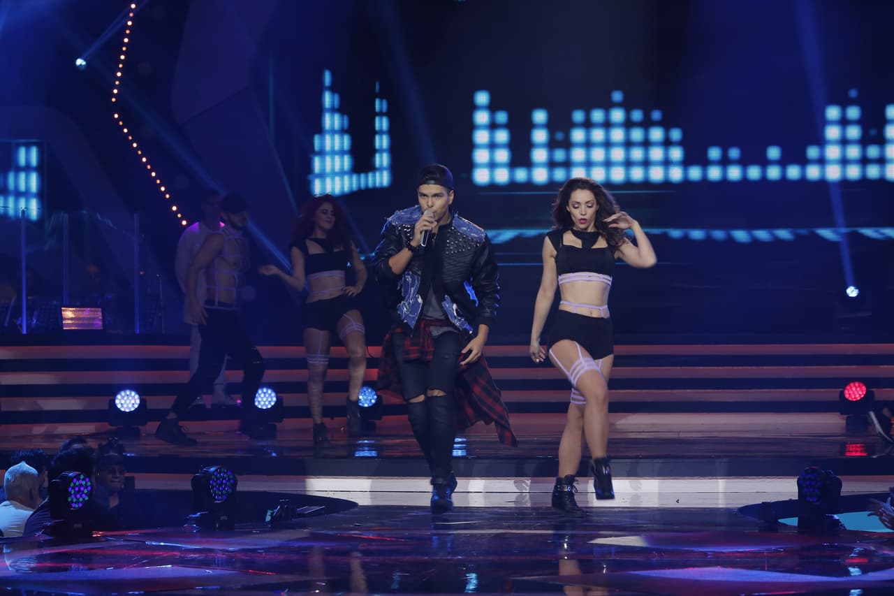 Jonathan demostró su lado urbano cantando 'Bobo', de J Balvin.