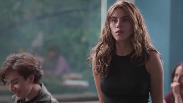 Julia queda humillada al no saber nada de literatura