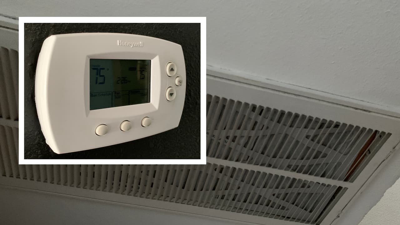 El especialista debe revisar que las conexiones de nuestra calefacción no tengan 
<b><a href="https://www.univision.com/local/houston-kxln/muere-una-pareja-por-intoxicacion-de-monoxido-de-carbono-en-una-casa-del-sur-de-houston-video" target="_blank">fugas,</a></b> también la presión del gas, las conexiones eléctricas, el termostato y las bombas.