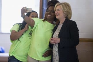 Hillary Clinton en una iglesia cercana a Ferguson