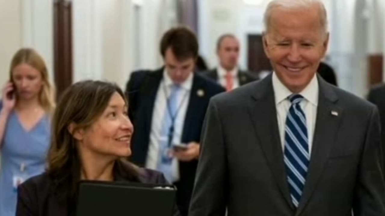 La hispana que está al mando de la campaña de reelección de Joe Biden