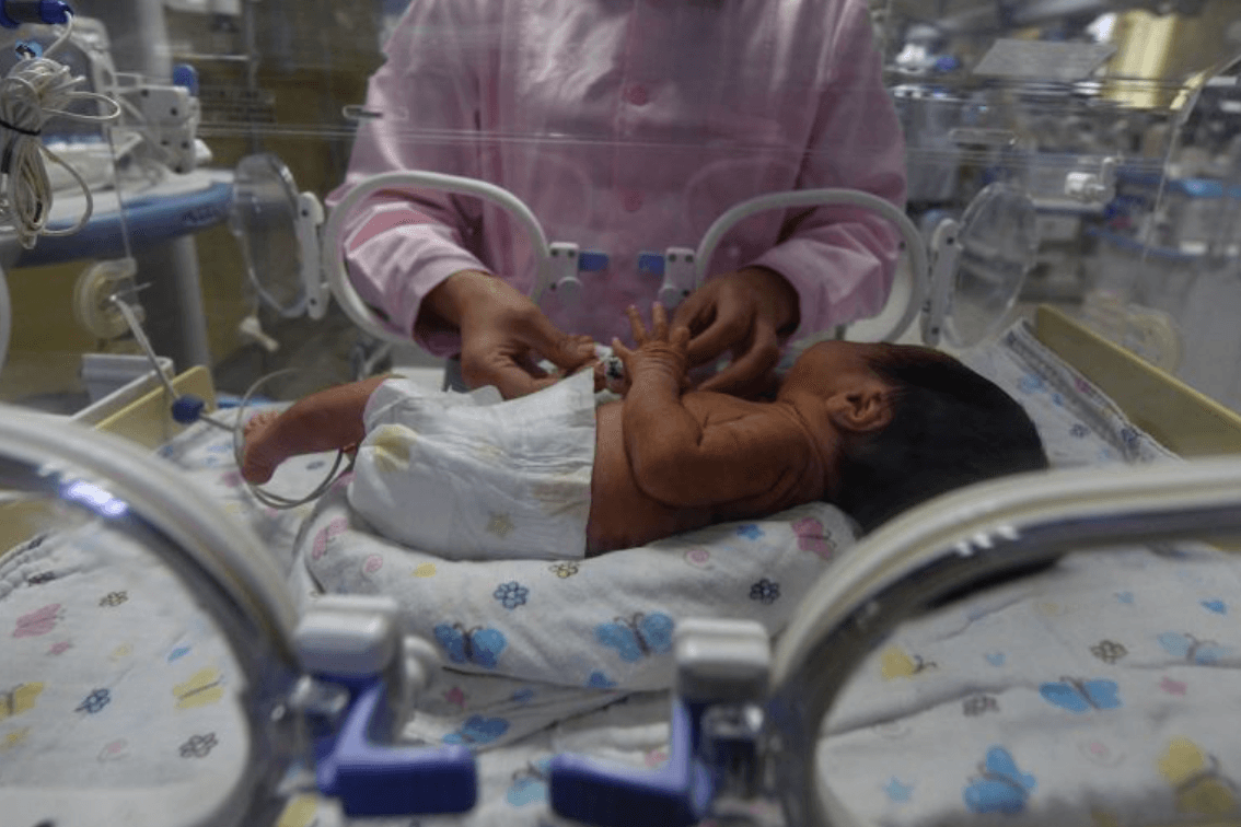  ¿Están los bebés latinos en riesgo? Aumentan considerablemente los casos de sífilis entre recién nacidos en Los Ángeles 