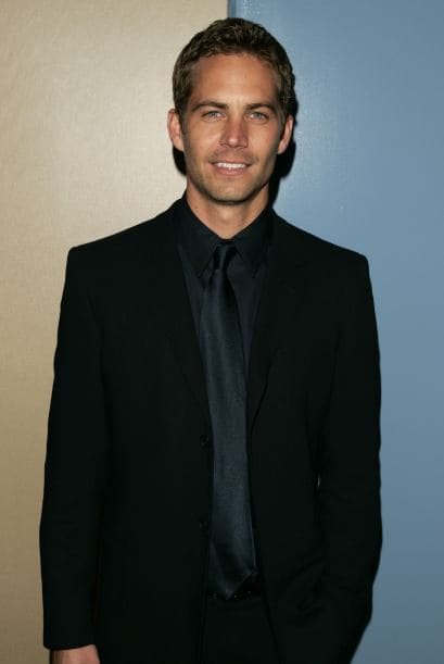 El joven actor fue una de las estrellas en el número que 'Vanity Fair' dedica anualmente a Hollywood. Esa edición, publicada en abril del año 2000, retrató a jóvenes promesas del cine. "Todos salían jóvenes y serios" 
<b><a href="http://www.vanityfair.com/hollywood/photos/2012/03/hollywood-cover-timeline-slideshow-201203#6">menos Paul Walker</a></b>, quien a partir de este momento también sería reconocido por su sonrisa.