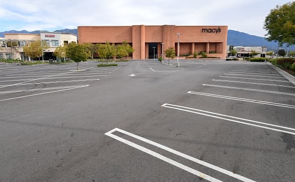 Así luce el centro comercial Westfield en Santa Anita, la sede de múltiples almacenes como la tienda por departamentos Macy's que anunció el cierre de todas sus tiendas a nivel nacional.
<br>