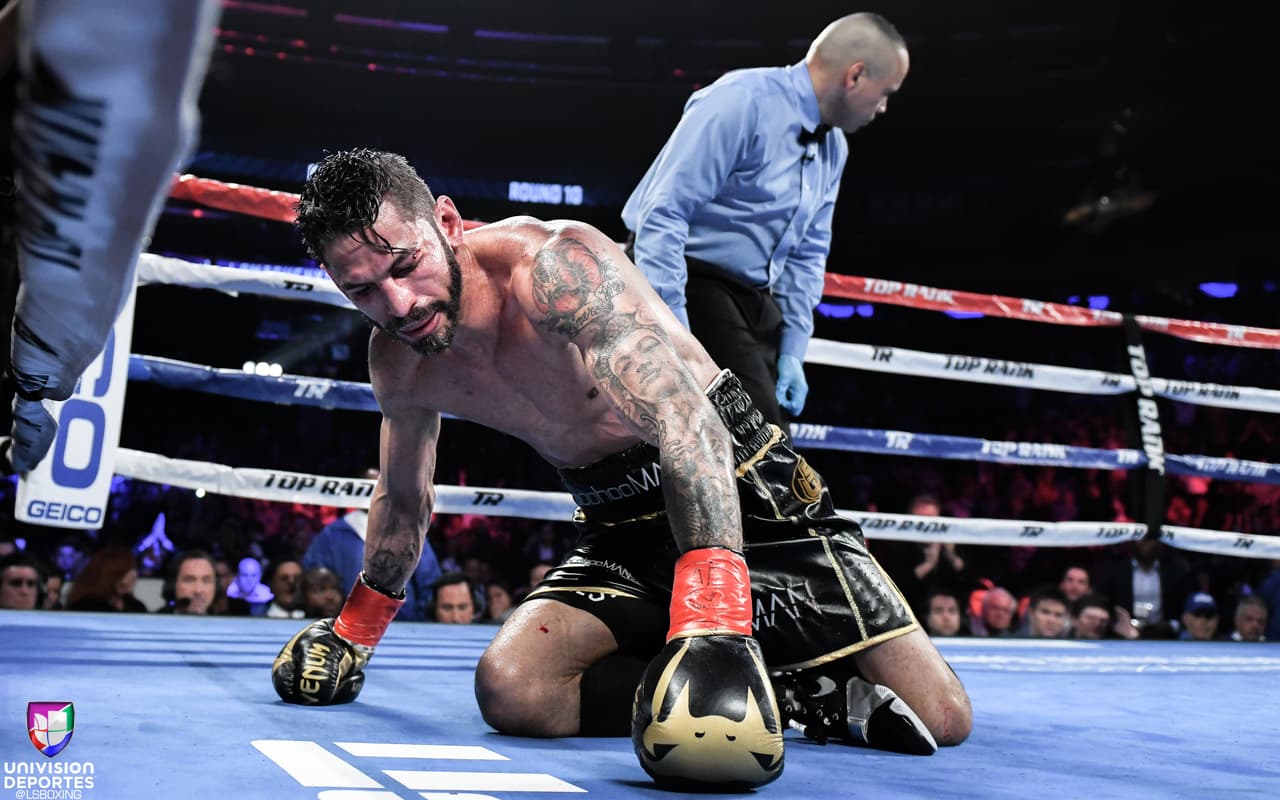 Jorge Linares y Vasyl Lomachenko brindaron la pelea del primer semestre del 2018 en el Madison Square Garden. El venezolano mandó al ucraniano a la lona en el sexto round, pero éste se levantó para terminar la contienda en el décimo asalto con un fulminante gancho al hígado. De esta forma, Lomachenko se convirtió en el campeón mundial ligero de la AMB y obtuvo se tercer título en tres categorías de peso diferentes (pluma, superpluma y ligero).