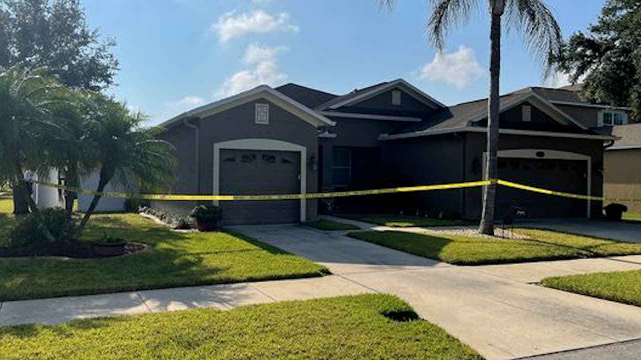 Hombre se quita la vida tras presuntamente asesinar a su esposa e hijastra en su casa Riverview