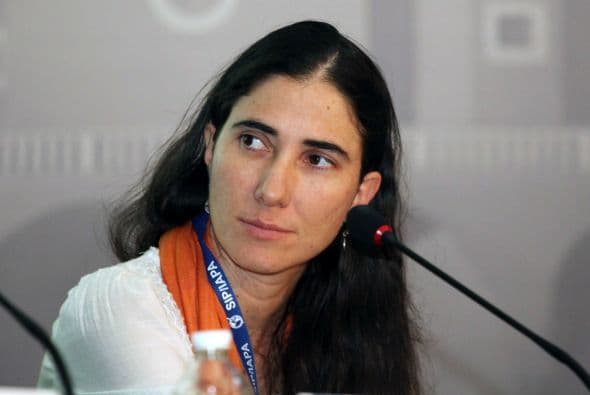 Durante una conferencia ofrecida por Yoani Sánchez en la sede del Senado mexicano, tres integrantes del Movimiento Mexicano de Solidaridad con Cuba increparon e insultaron a la bloguera. Ver toda la información