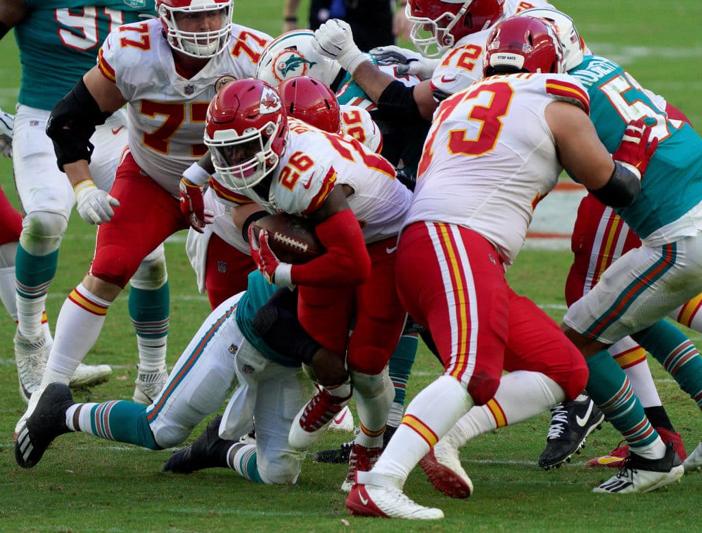 MIAMI GARDENS, FLORIDA - DECEMBER 13: Le'Veon Bell #26 of the Kansas City Chiefs carries the ball against the Miami Dolphins during the first half in the game at Hard Rock Stadium on December 13, 2020 in Miami Gardens, Florida. (Photo by Mark Brown/Getty Images)