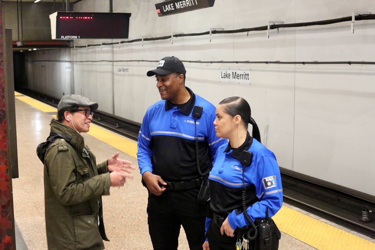 El programa, que entró en vigor este lunes, tendrá un costo de 690,000 dólares y se llevará a cabo de manera piloto durante seis meses, periodo tras el cual será reevaluado por la Junta Directiva del BART para determinar su continuidad.