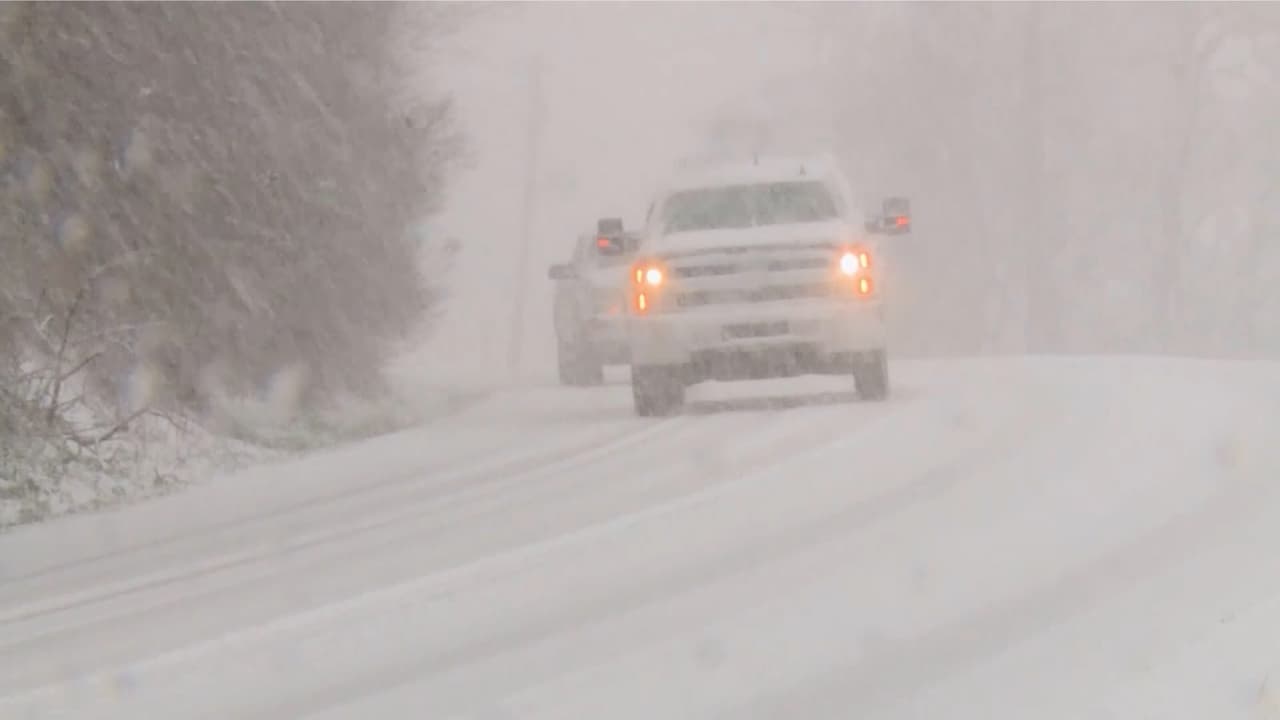 <b>En video: Vuelos cancelados, miles sin luz y carreteras con hielo: los efectos de la poderosa tormenta de nieve</b>