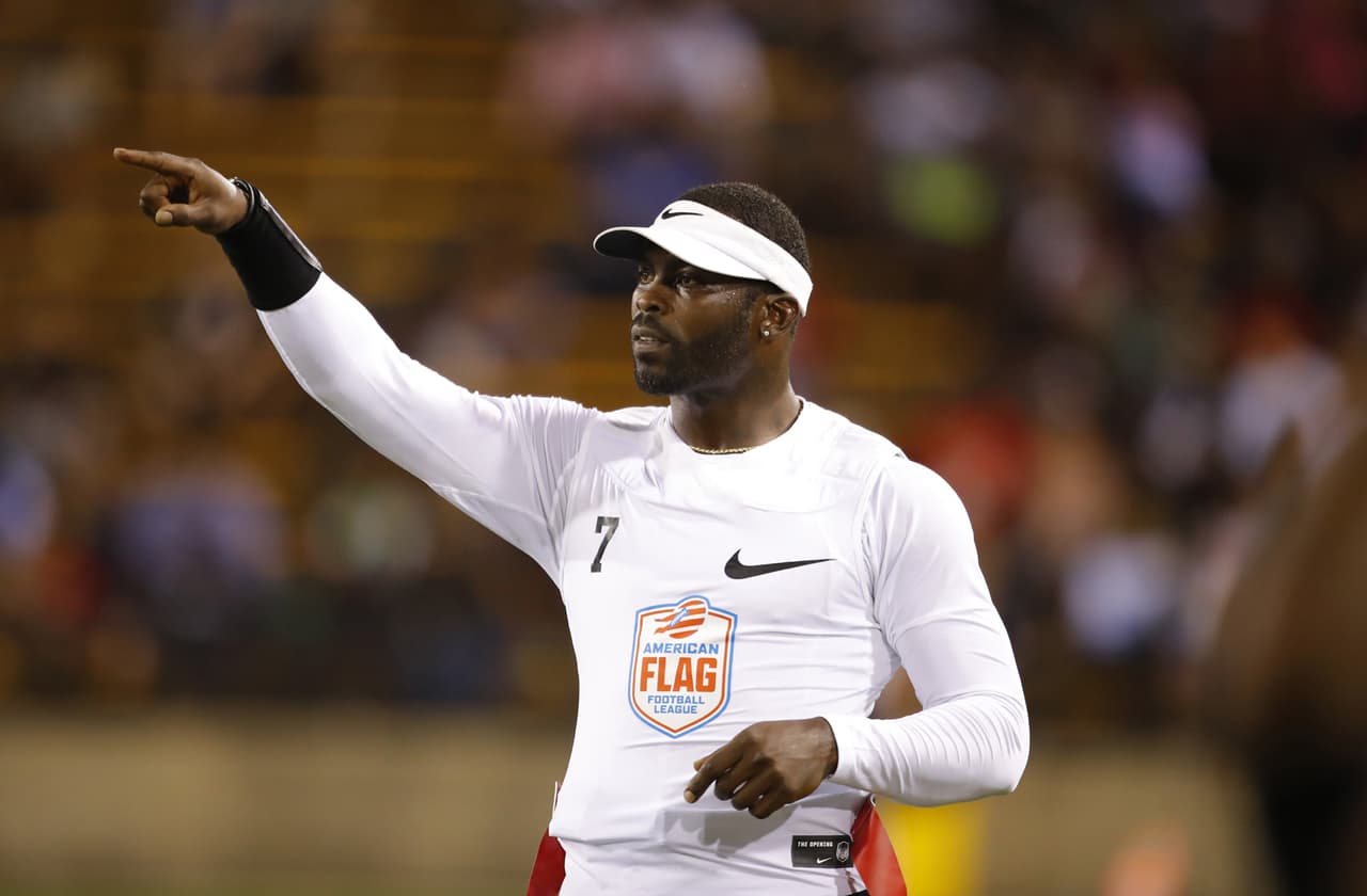 Michael Vick adeuda impuestos en Virginia