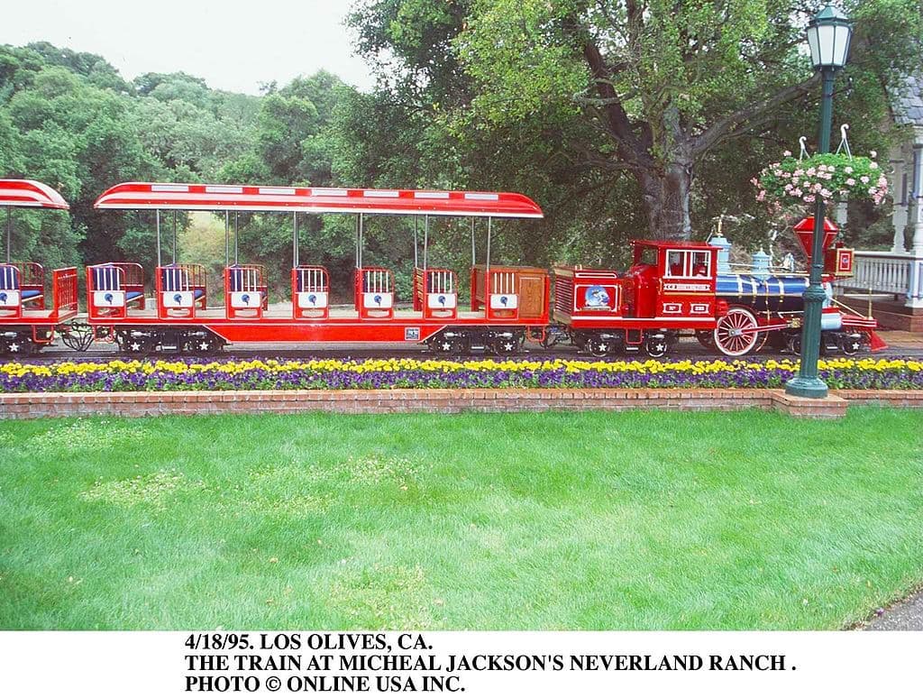 <b>Otras características del rancho son una estación de tren "estilo Disney".</b>
<br>
