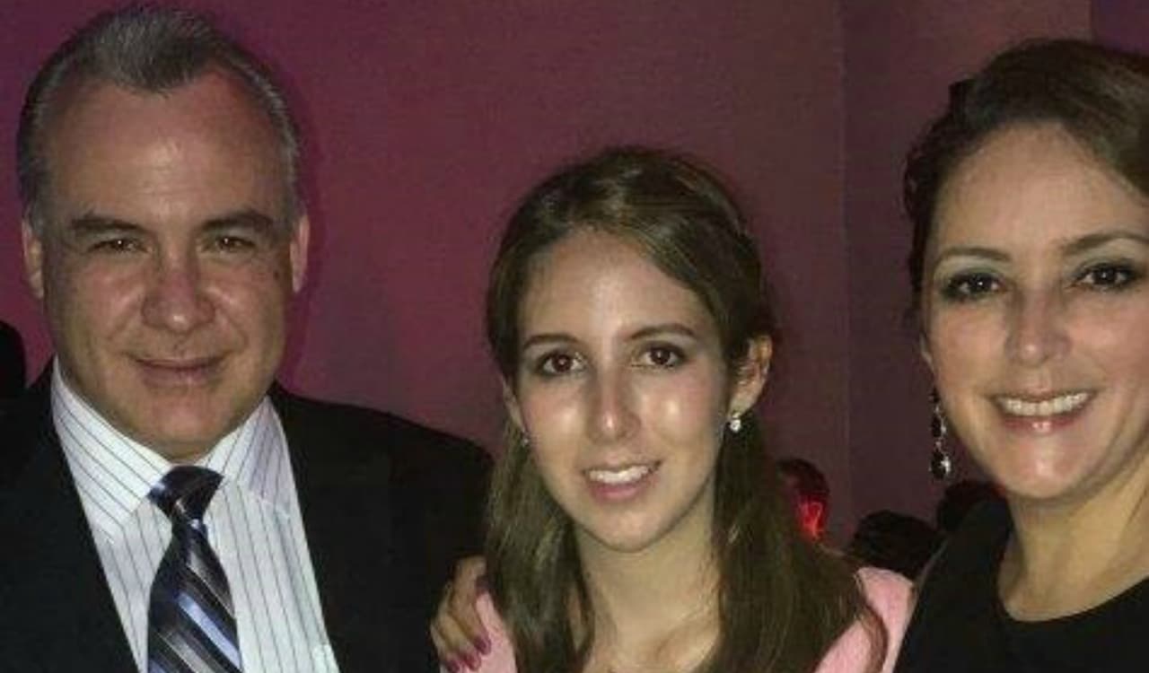 Rogelio Ramón está casado y tiene una hija que actualmente estudia la universidad. Durante el funeral de su padre, comentó: “Todo el mundo nos demuestra su cariño... Vi a mi papá hace unos meses y hoy vengo a despedirme”.
<br>