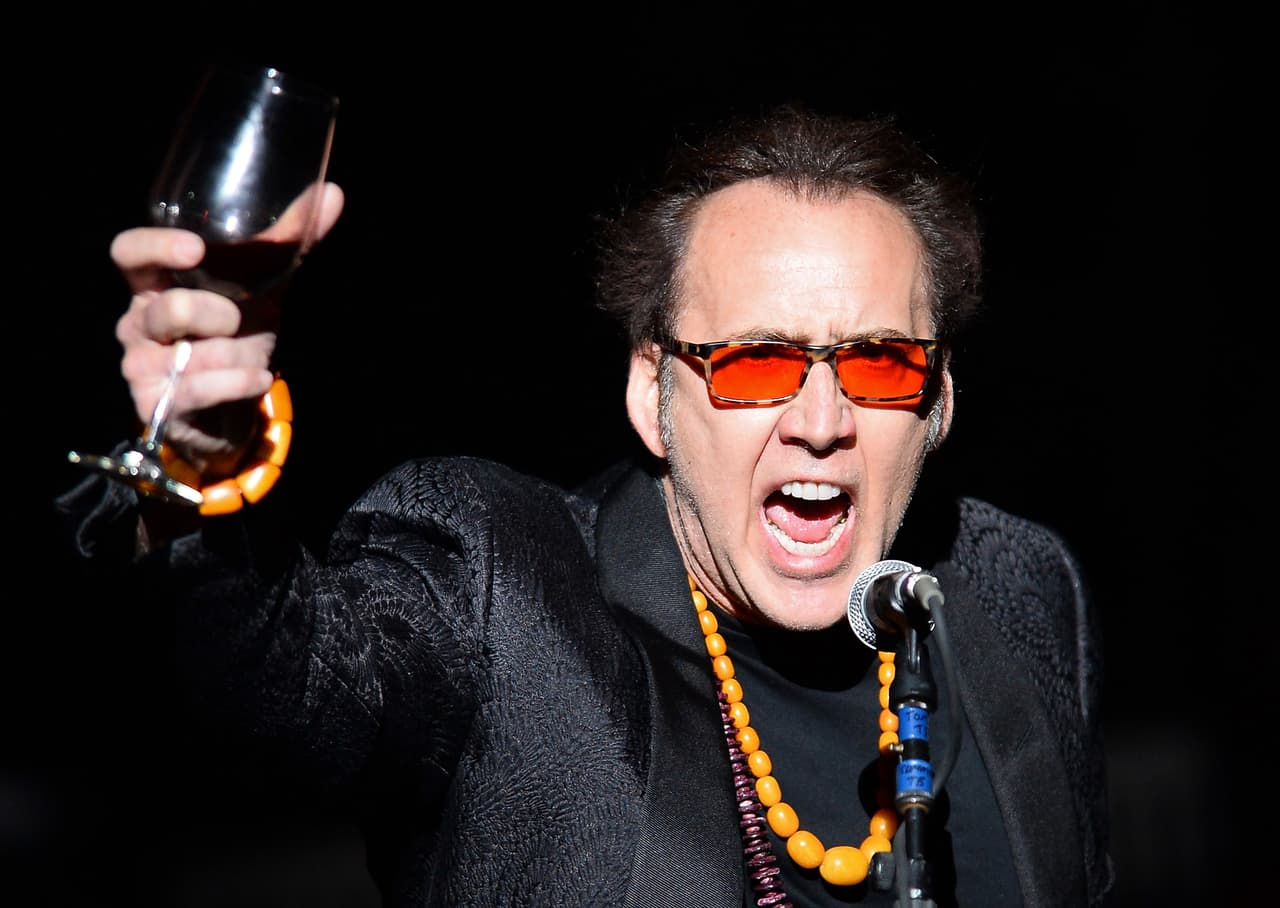 Las mascotas de Nicolas Cage (275,000 dólares) : El actor adquirió dos serpientes rey albinas, y un pulpo, por los que pagó 275,000 dólares. Sin embargo, luego de su escándalo en 2007, tuvo que devolverlas al zoológico.