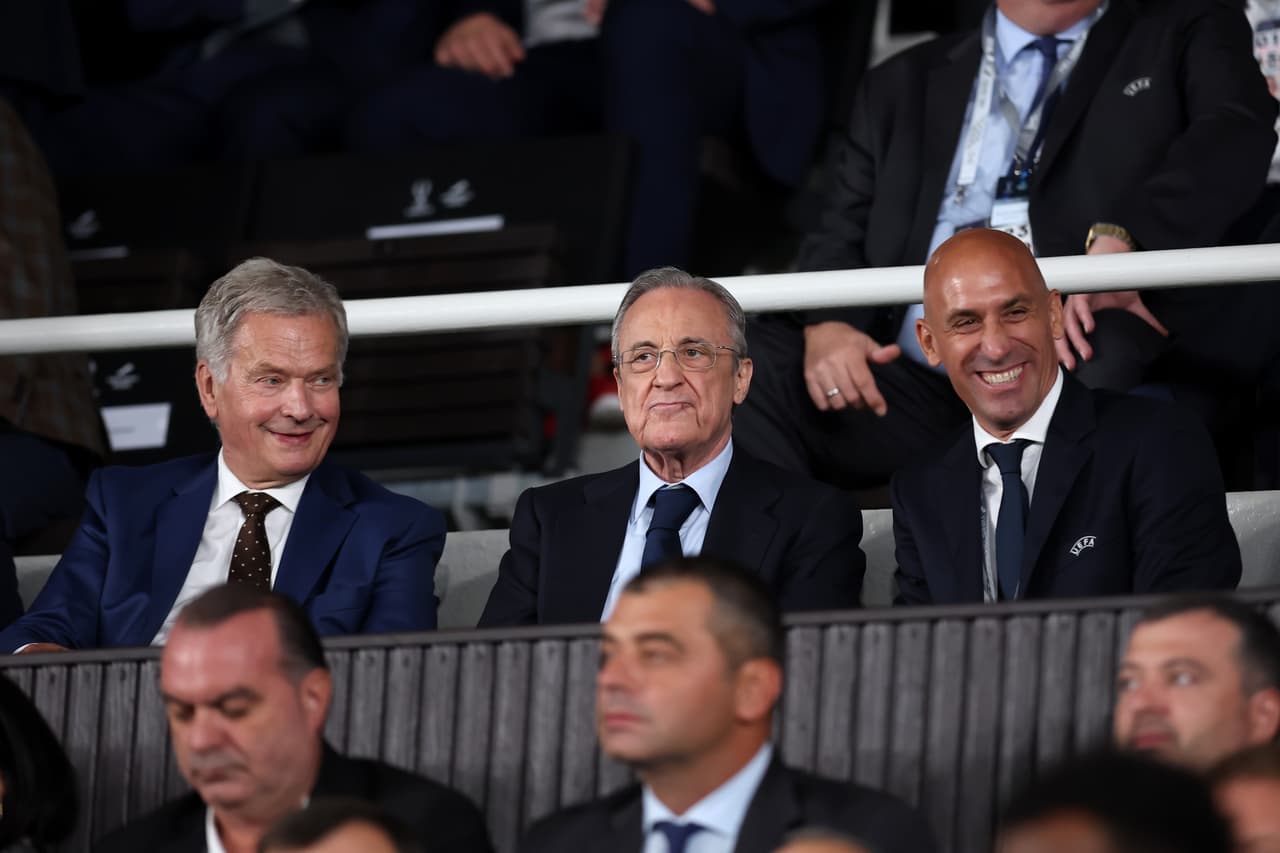 Florentino Pérez no tiene las mejor de las relaciones con la UEFA con la intención de la Superliga y pese a ello su equipo domina Europa.
<br>