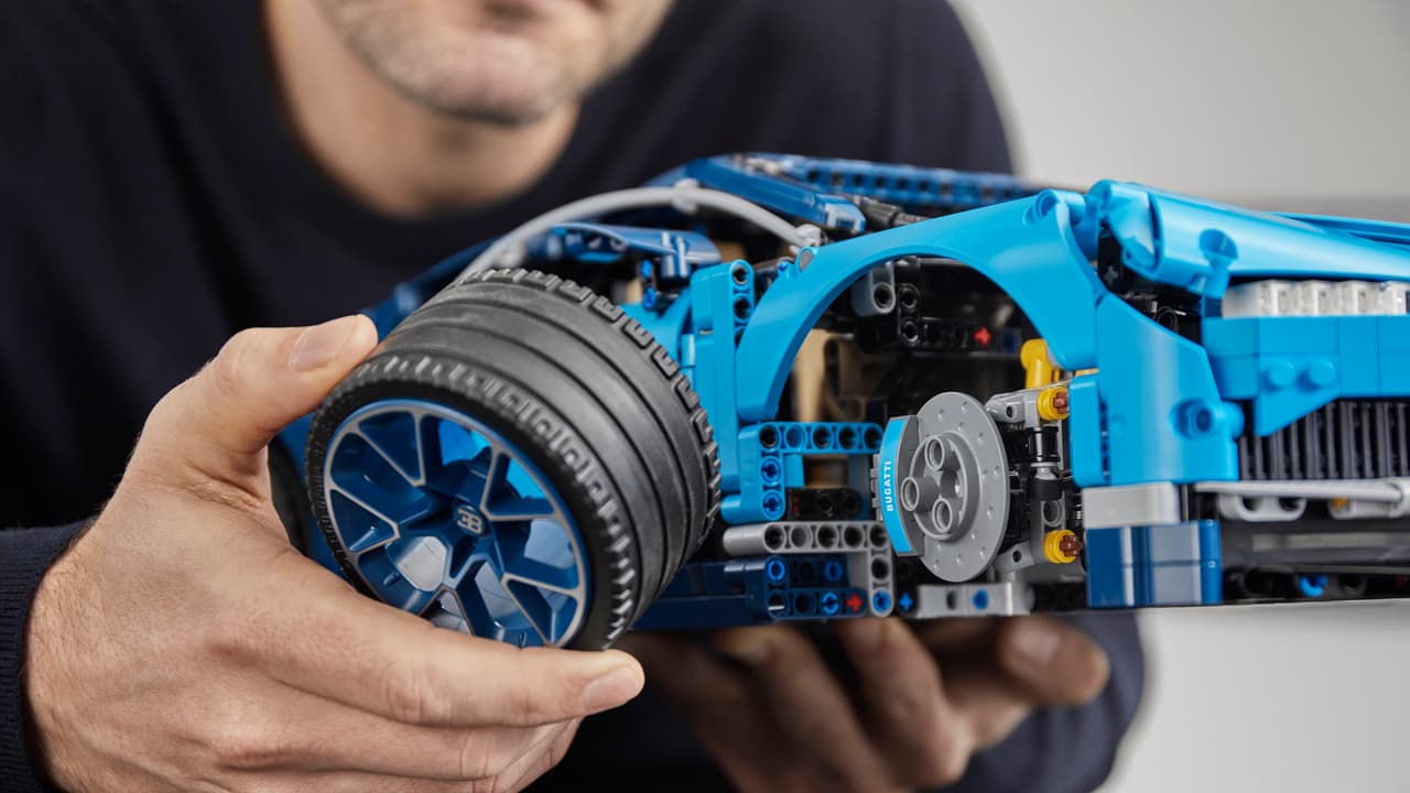 Es hasta ahora el producto de LEGO Technic con más piezas, incluso más que el Porsche 911 GT3 RS a escala que lanzó anteriormente la marca de juguetes.