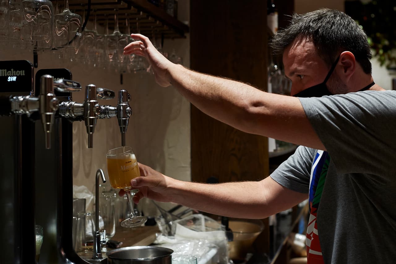 Las cervecerías, bogedas de vino y destilerías pueden operar durante la segunda fase.