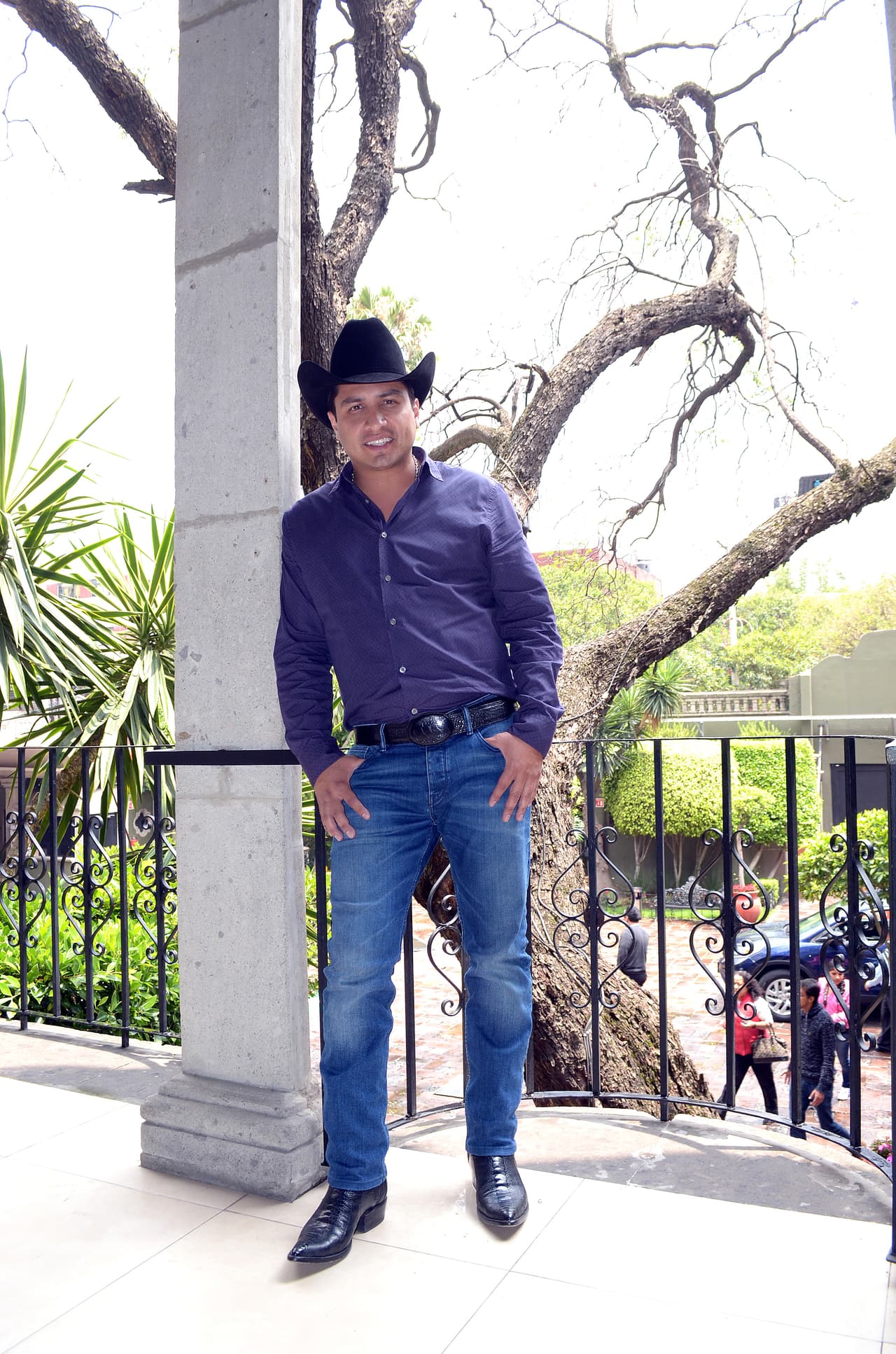 "No los voy a demandar, porque no quiero broncas, pero también tengo derechos y sí tengo una lista, que es muy grande, y que hemos estado guardando de gente que habló esto y lo otro, por eso, cuando esto se arregle, les voy a pedir que utilicen ese mismo espacio para limpiar mi imagen, porque en muchas notas 
<b><a href="https://www.univision.com/shows/el-gordo-y-la-flaca/a-unos-metros-de-la-frontera-julion-alvarez-nos-comparte-su-sentir-al-no-poder-presentarse-en-eeuu-video" target="_blank">sufrí daño moral"</a></b>.