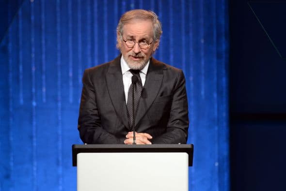 STEVEN SPIELBERG- El millonario director de cine es el único miembro de la lista de los Forbes 400 que ha firmado un cuantioso cheque para el súper PAC de Obama. El cheque fue de $100,000.