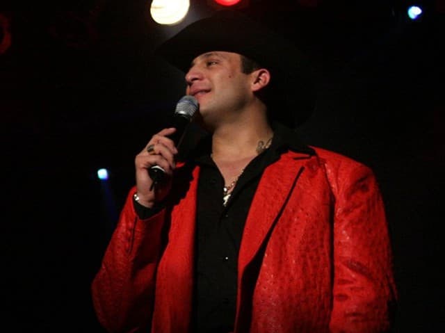 Algunos fans coinciden que los gestos de los cantantes son muy similares.