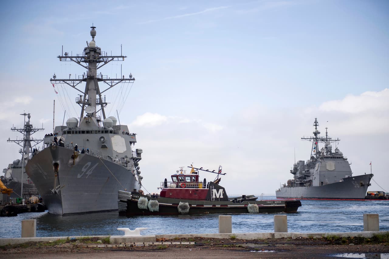 In this Monday, Sept. 10, 2018, photo released by the U.S. Navy, the guided-missile destroyer USS Nitze departs Naval Station Norfolk after the announcement of Hurricane Florence, in Norfolk, Va. (U.S. Navy photo by Mass Communication Specialist 2nd Class Justin Wolpert/U.S. Navy via AP)