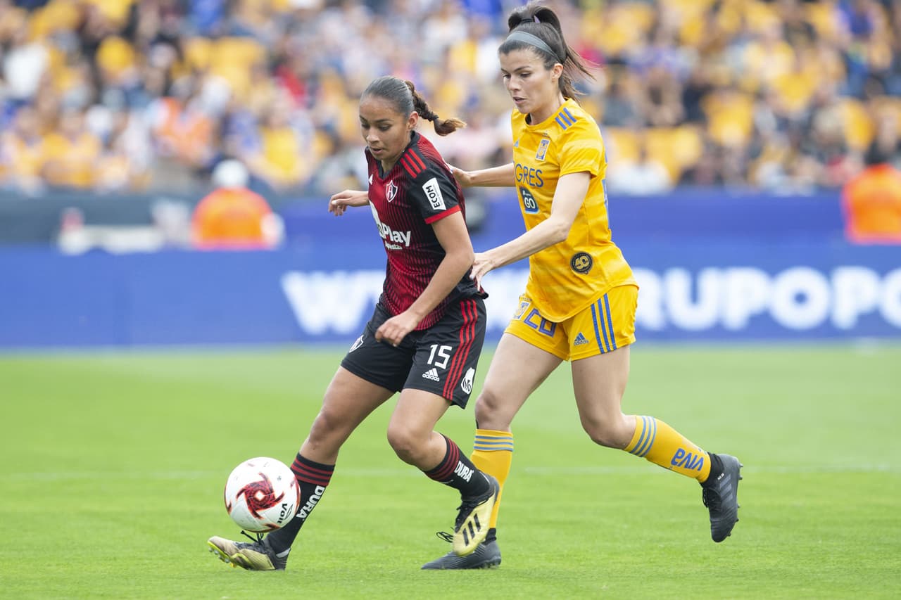 Con goles de Belén Cruz y Miah Zuazua, 'las Felinas' ganan 2-0 al Atlas y llegan a 10 puntos. El equipo femenil de Tigres sigue en ascenso en la Liga MX Femenil.