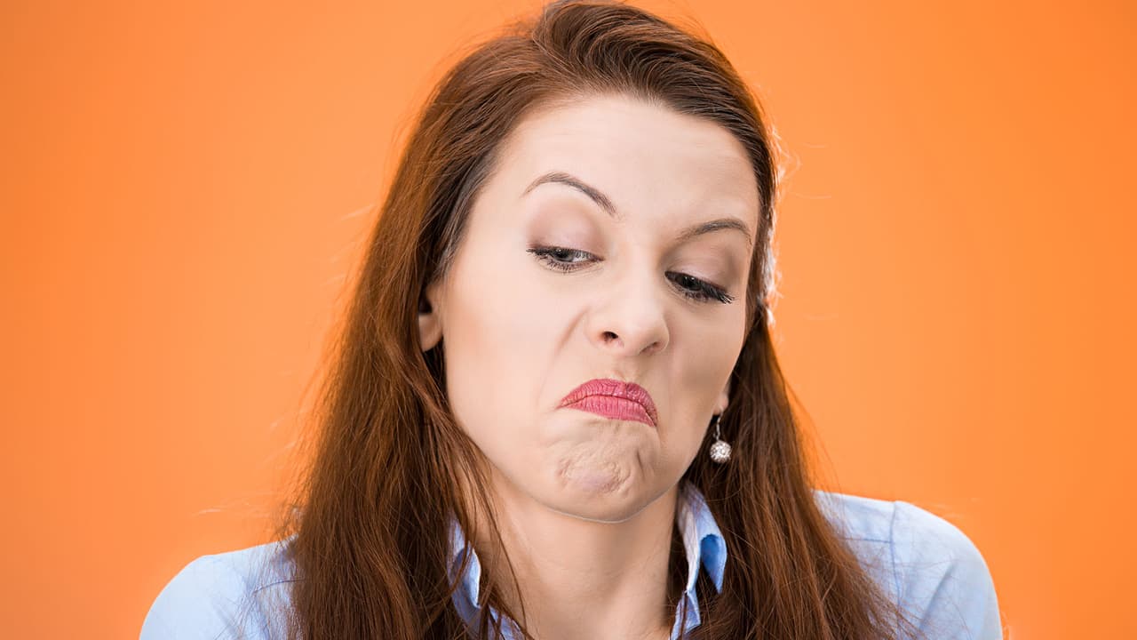 Lamentablemente, el mundo está lleno de personas malas llenas de envidia, resentimiento y dolor que se la pasan hablando mal de los demás o queriendo que les vaya pésimo en la vida.