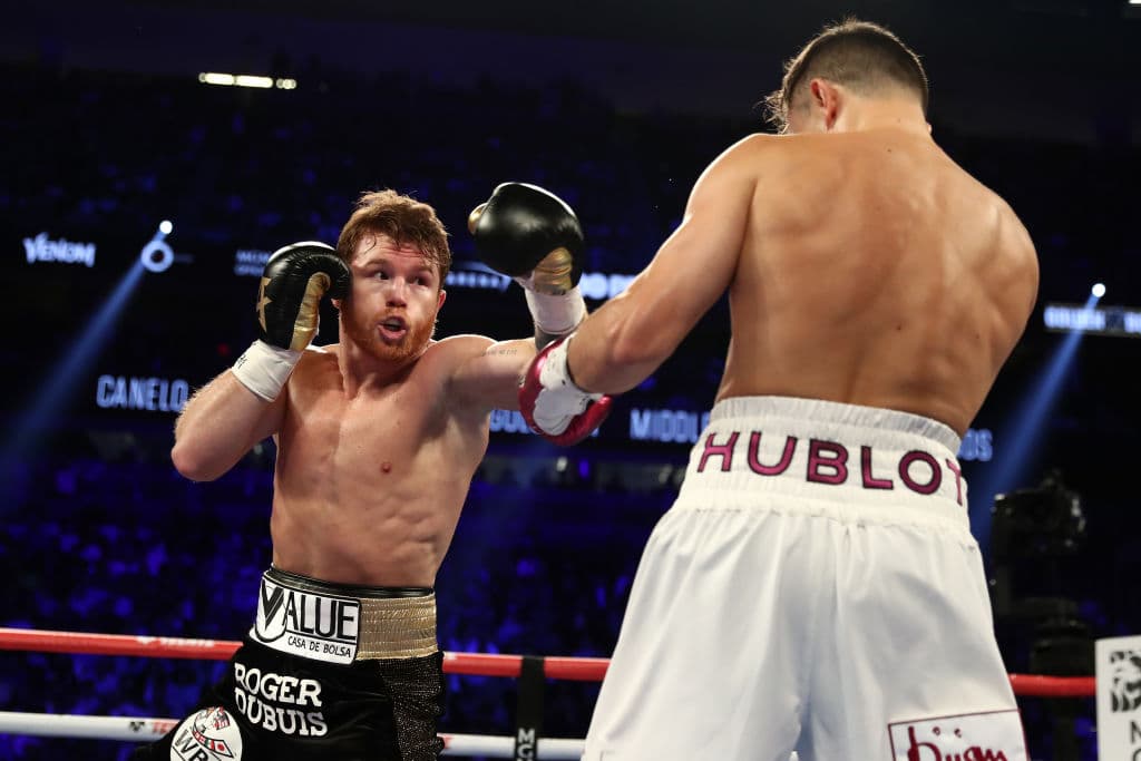 Una de las cosas que Canelo dijo en la previa de la pelea es que no quería dejarle nada a los jueces, como sucedió tras el polémico empate donde nadie quedo feliz.