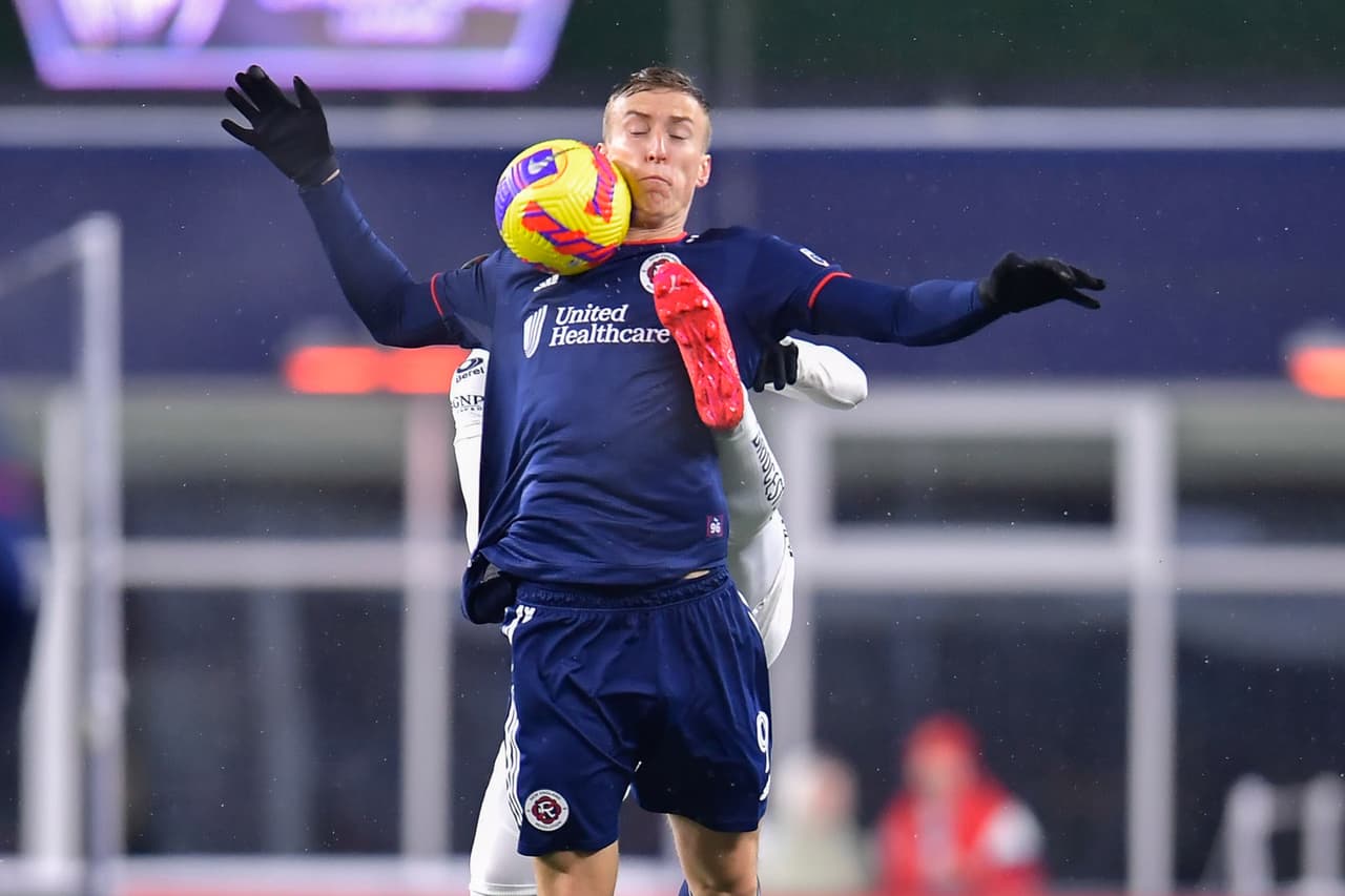 New England Revolution fue muy superior a los Pumas y se impuso gracias a un doblete de Adam Buksa y otro tanto de Sebastian Lletget.
