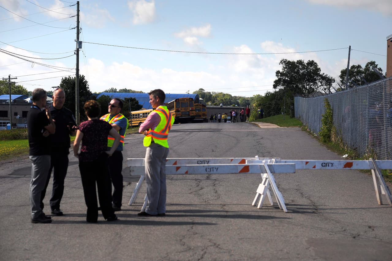 Investigan amenaza de bomba recibida en una escuela de Galveston